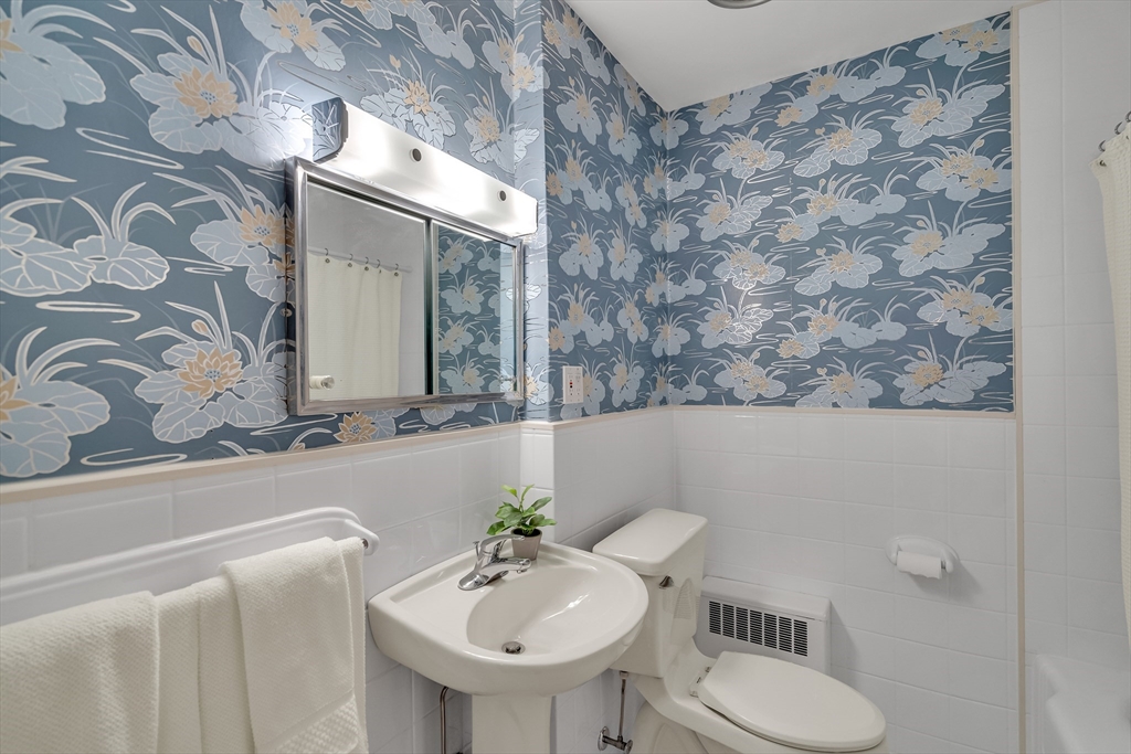 3-5 Annapolis Road Newton, MA 02465 - Photo 15 of 40