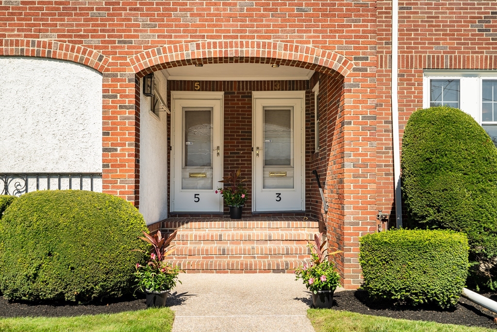 3-5 Annapolis Road Newton, MA 02465 - Photo 2 of 40