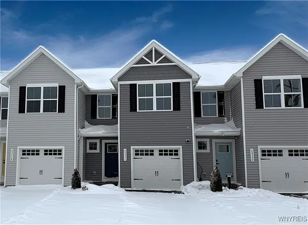 $284,900 | 6233B Thornden Park Drive, Lockport Town, NY 14094