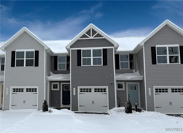 $299,900 | 6233B Thornden Park Drive, Lockport Town, NY 14094