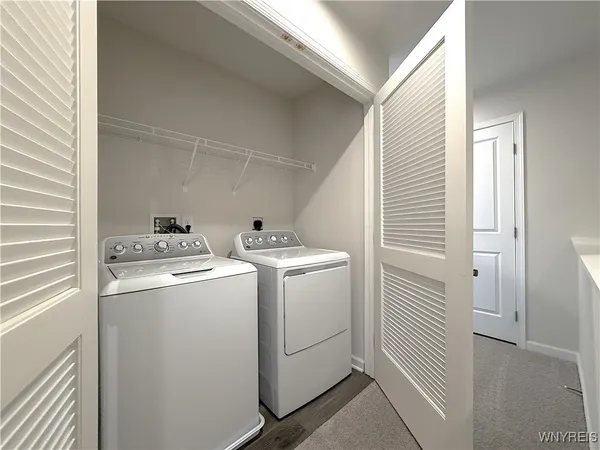 $284,900 | 6233B Thornden Park Drive, Lockport Town, NY 14094