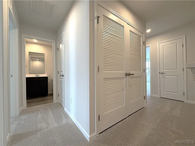 $299,900 | 6233B Thornden Park Drive, Lockport Town, NY 14094