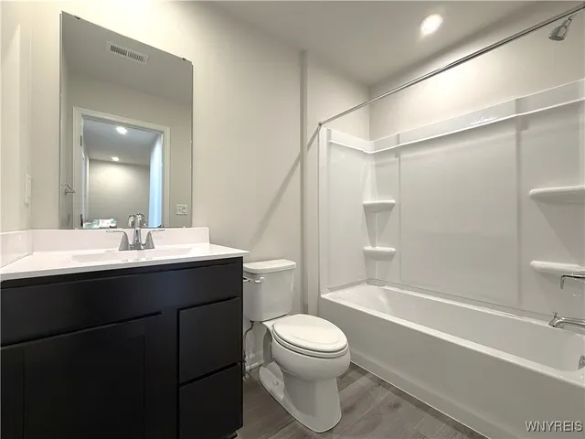 $299,900 | 6233B Thornden Park Drive, Lockport Town, NY 14094