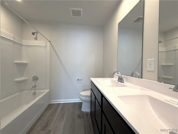 $284,900 | 6233B Thornden Park Drive, Lockport Town, NY 14094