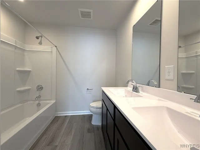 $299,900 | 6233B Thornden Park Drive, Lockport Town, NY 14094