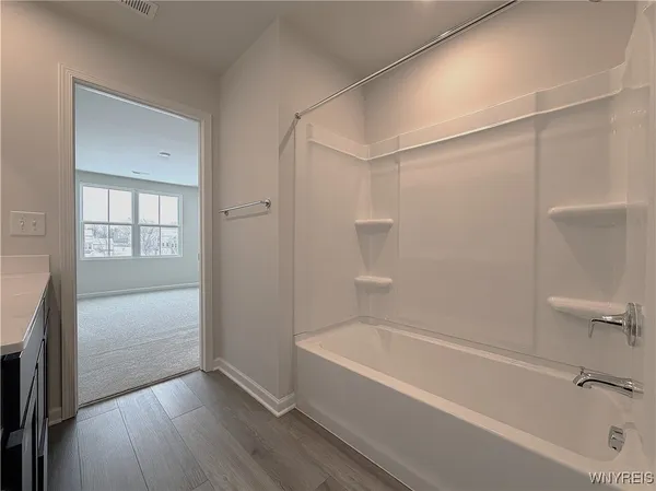 $284,900 | 6233B Thornden Park Drive, Lockport Town, NY 14094