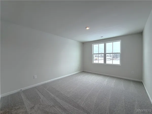 $284,900 | 6233B Thornden Park Drive, Lockport Town, NY 14094