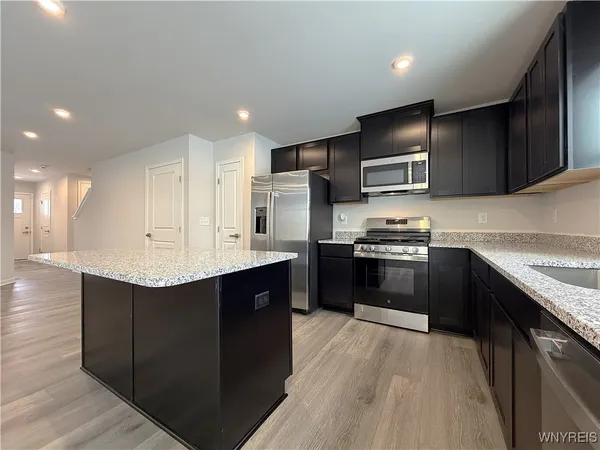 $284,900 | 6233B Thornden Park Drive, Lockport Town, NY 14094