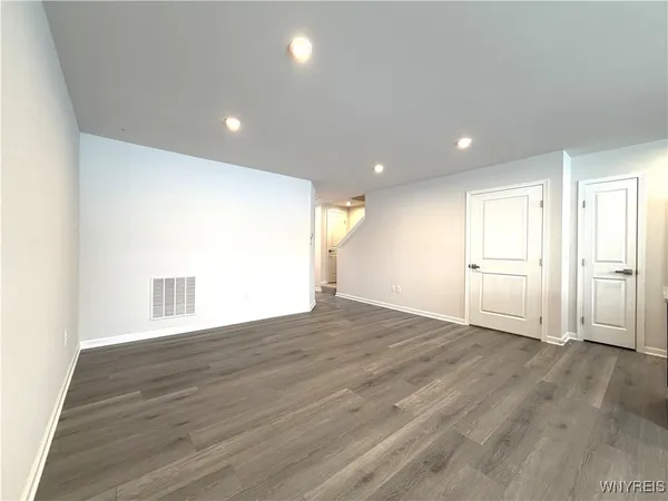 $284,900 | 6233B Thornden Park Drive, Lockport Town, NY 14094