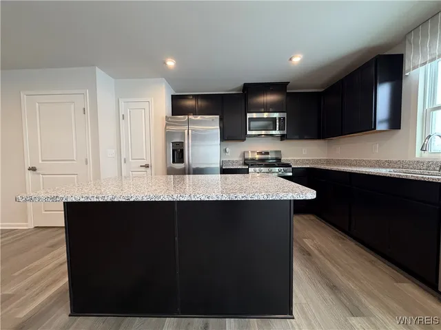 $299,900 | 6233B Thornden Park Drive, Lockport Town, NY 14094