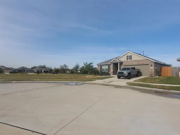 $2,200 | 1208 Mare Stable Court, Alvin, TX 77511