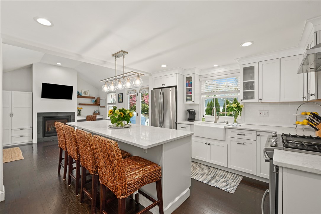 5 Ferncliff Road Barrington, RI 02806 - Photo 2 of 29