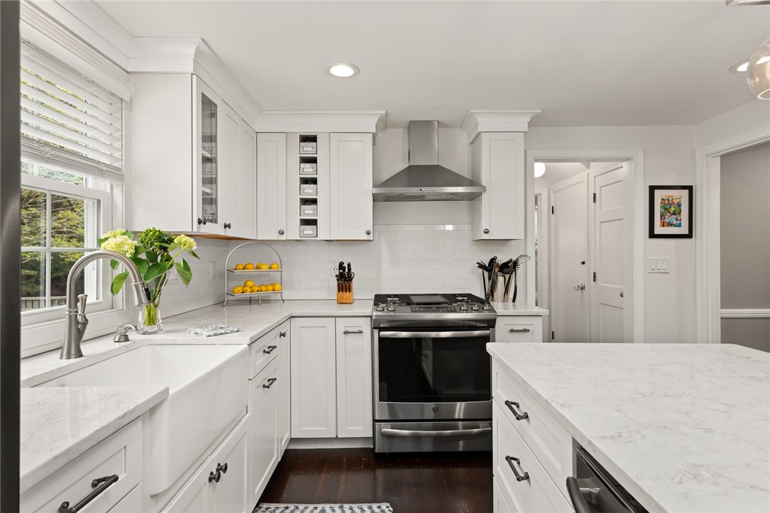 5 Ferncliff Road Barrington, RI 02806 - Photo 3 of 29