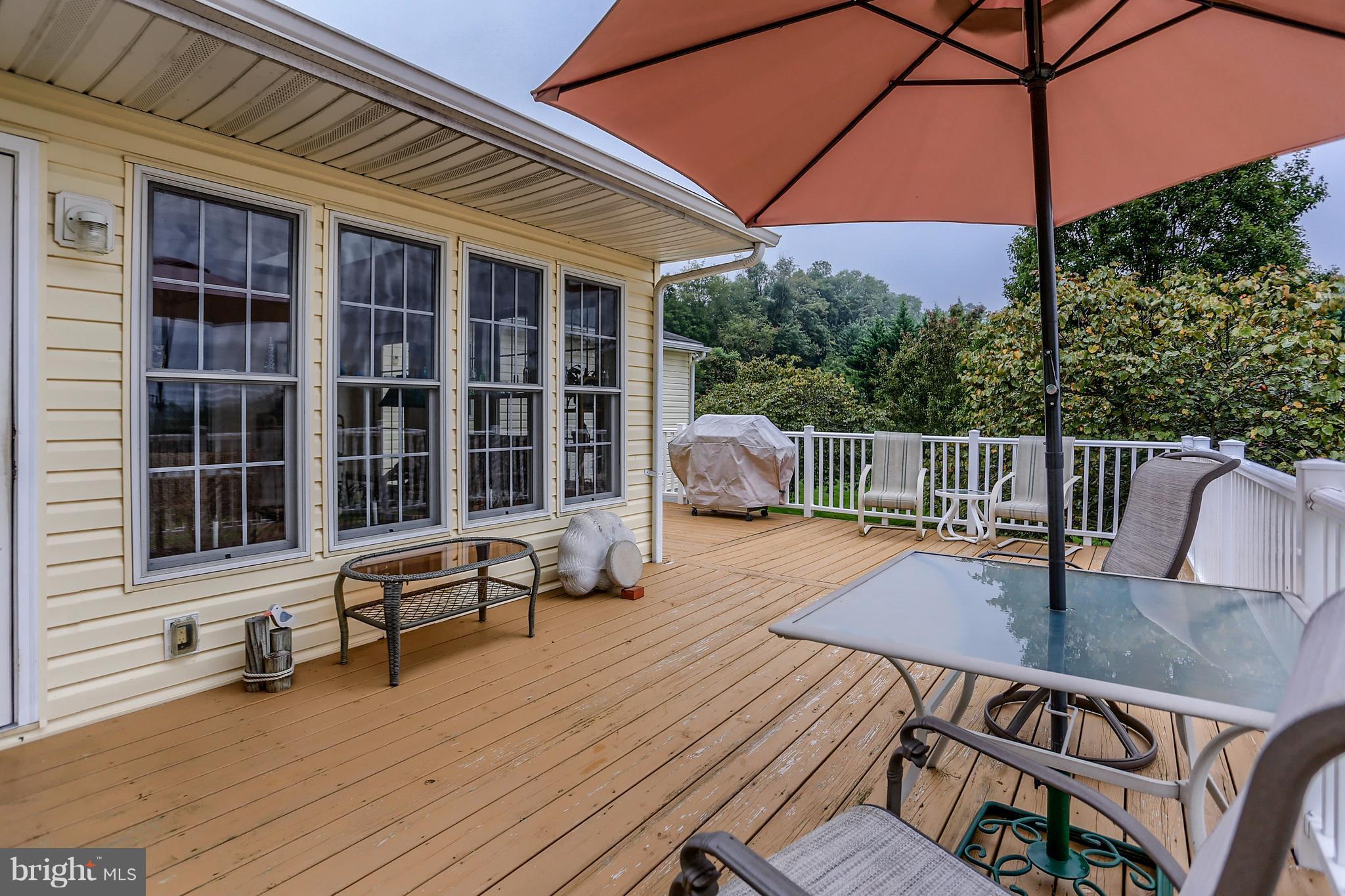 870 Bridgeton Road Fawn Grove, PA 17321 - Photo 5 of 30 DECKING DELIGHT!