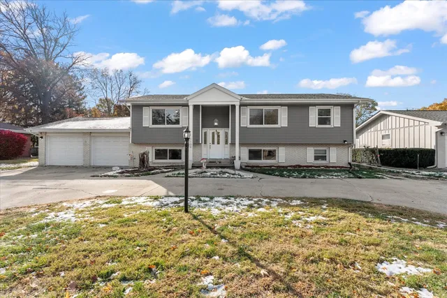 $295,000 | 1109 West Kirby Avenue, Champaign, IL 61821