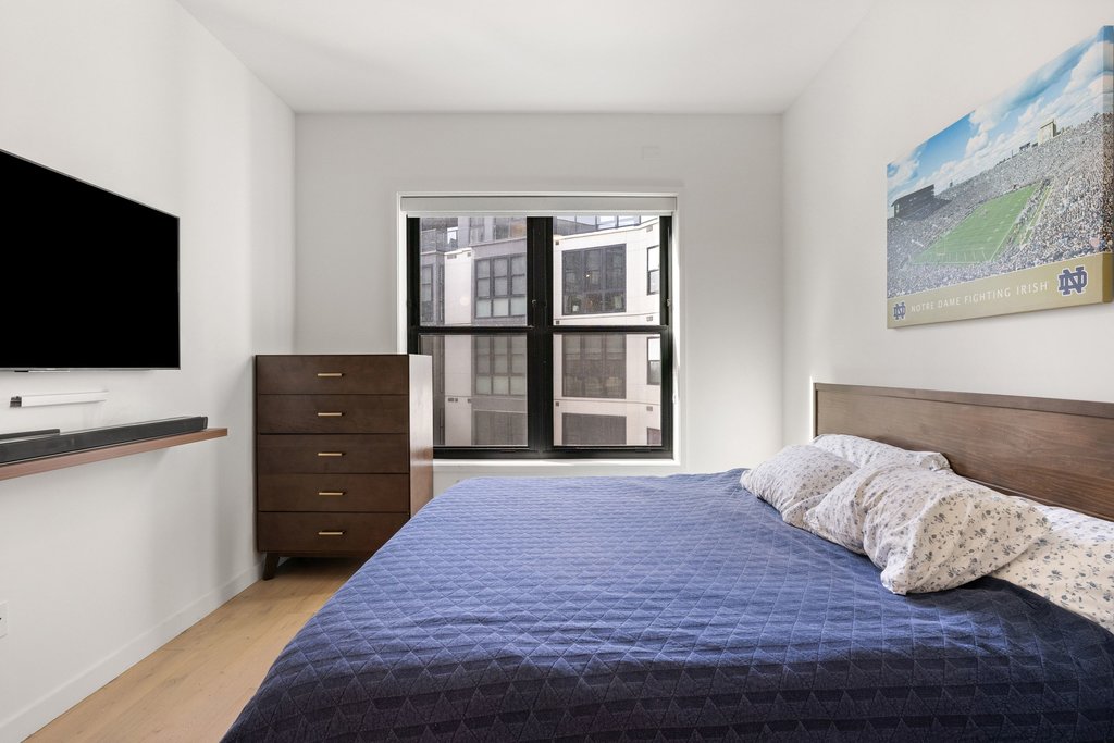 800 Embassy Drive, Unit 413 Austin, TX 78702 - Photo 10 of 27 Bedroom with light wood-style floors and baseboards