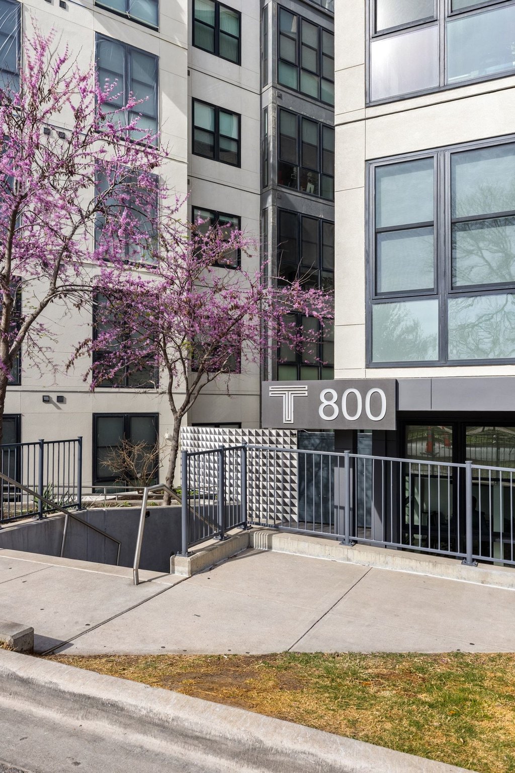 800 Embassy Drive, Unit 413 Austin, TX 78702 - Photo 24 of 27 View of apartment building / complex