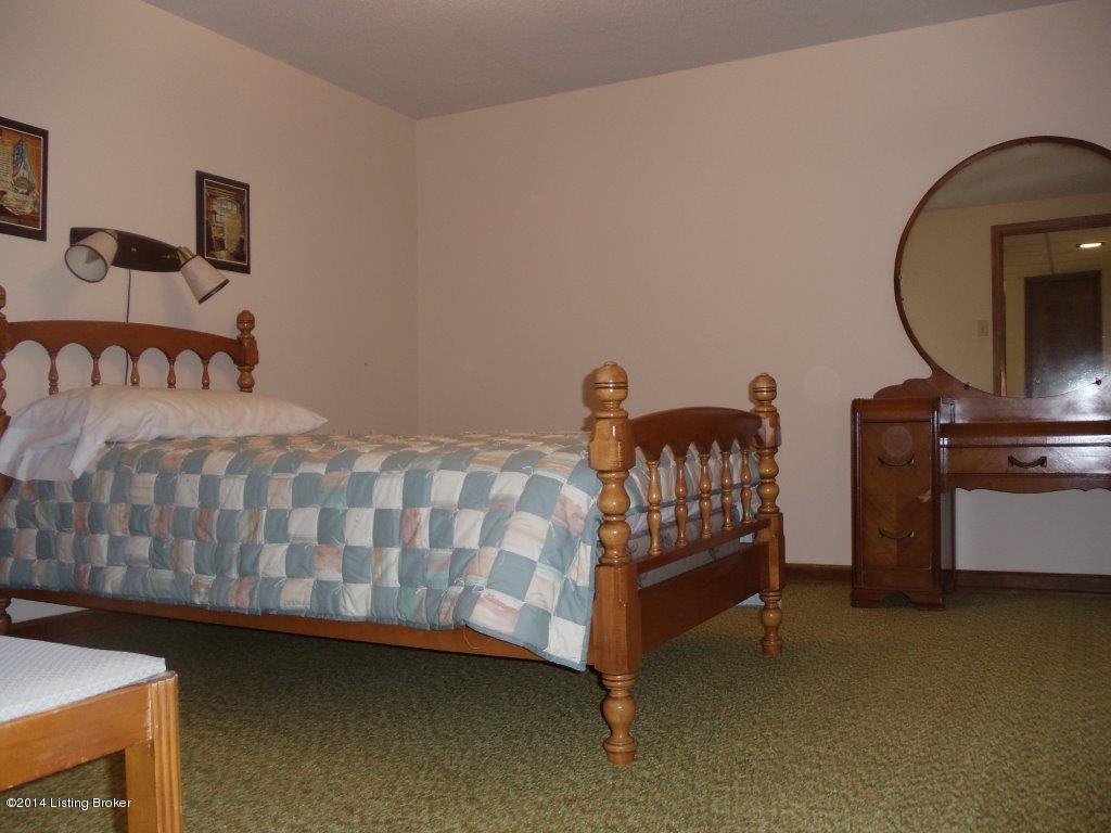 5500 Pendleton Road Louisville, KY 40272 - Photo 22 of 33 Pendleton bsmt rm