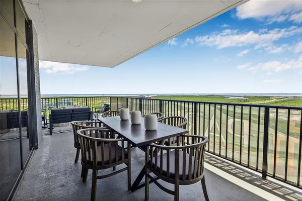 $5,564 | 221 Main Street North, Unit 1518, St. Petersburg, FL 33716