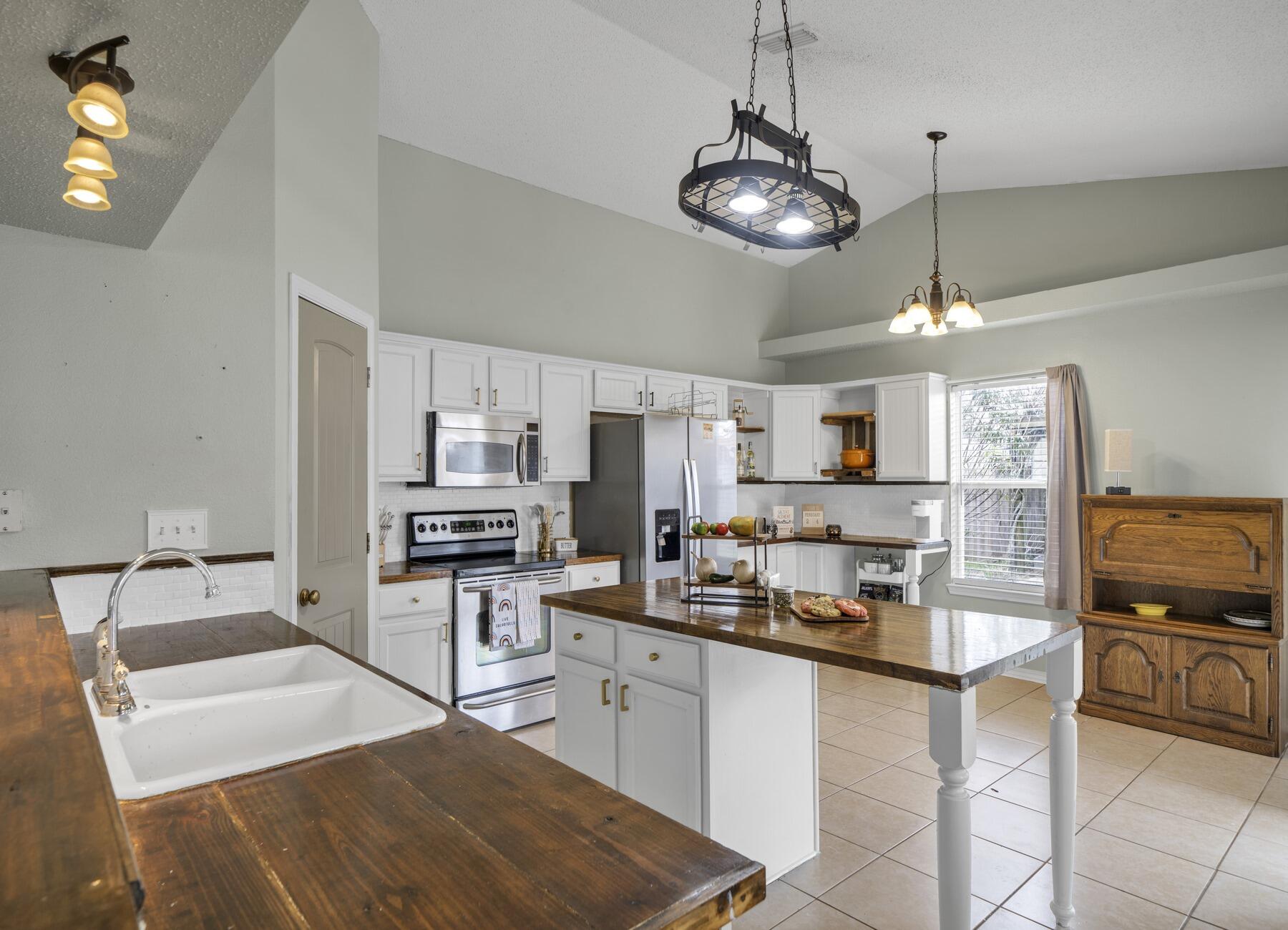 233 Limestone Circle Crestview, FL 32539 - Photo 36 of 40 DSC02857
