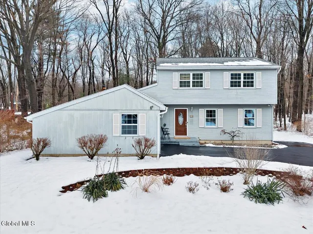 $425,000 | 10 Barkwood Lane, Clifton Park, NY 12065