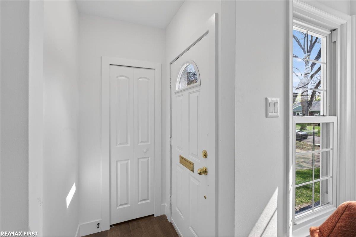 2752 Bamlet Road Royal Oak, MI 48073 - Photo 6 of 47 50205143-6124dfb5-3e6c-485c-af8b-3d95e9a9efd5.JPG