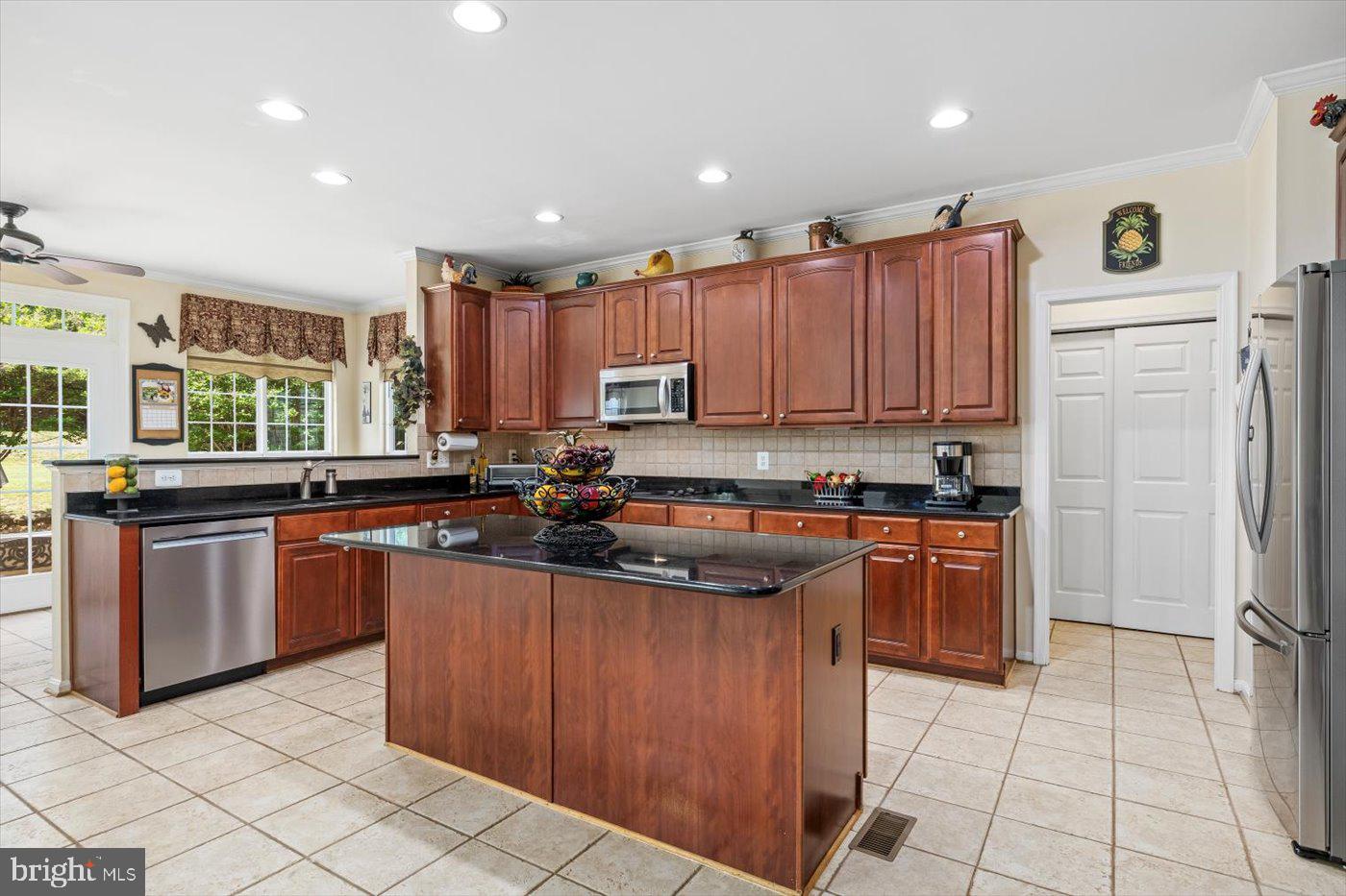 11110 Park Ridge Road Fredericksburg, VA 22408 - Photo 20 of 48 Ceramic tile floors and Back splash