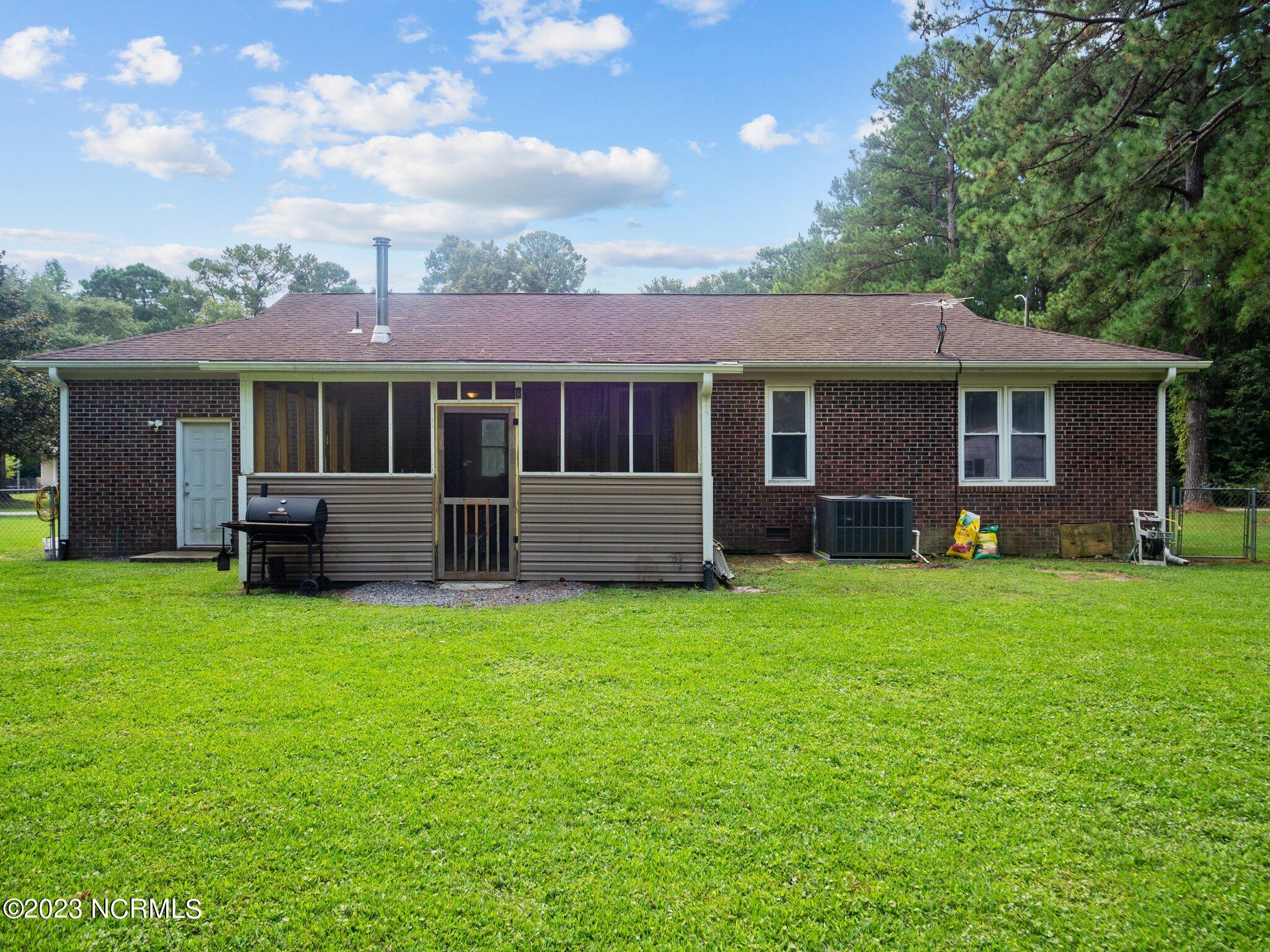211 Country Road Jacksonville, NC 28546 - Photo 8 of 49 8-web-or-mls-08