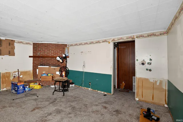 $33,500 | 301 East Summitville Street, Summitville, IN 46070