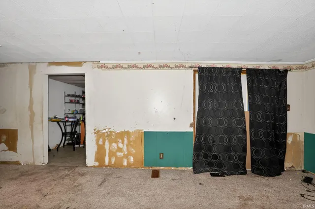 $33,500 | 301 East Summitville Street, Summitville, IN 46070