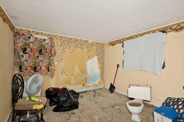 $33,500 | 301 East Summitville Street, Summitville, IN 46070