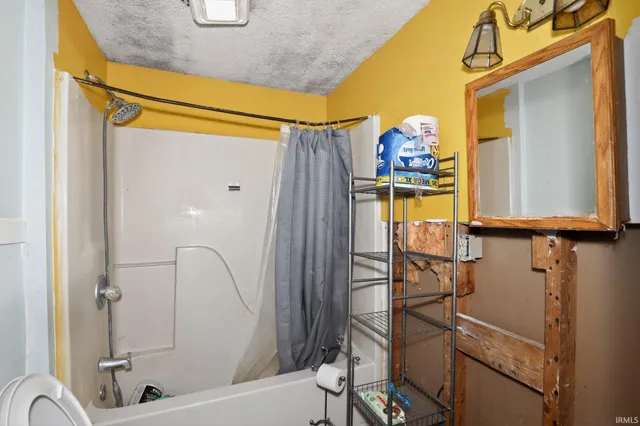 $33,500 | 301 East Summitville Street, Summitville, IN 46070