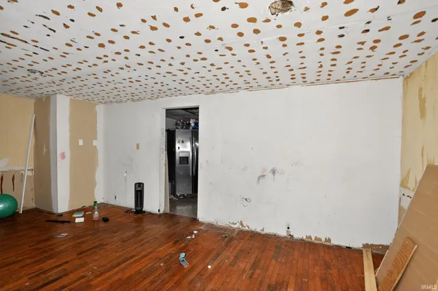 $33,500 | 301 East Summitville Street, Summitville, IN 46070