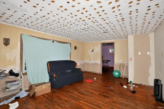 $33,500 | 301 East Summitville Street, Summitville, IN 46070