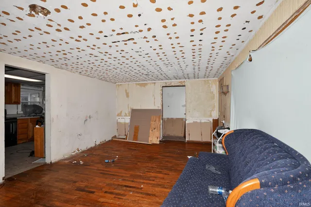 $33,500 | 301 East Summitville Street, Summitville, IN 46070