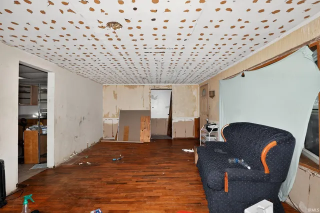 $33,500 | 301 East Summitville Street, Summitville, IN 46070