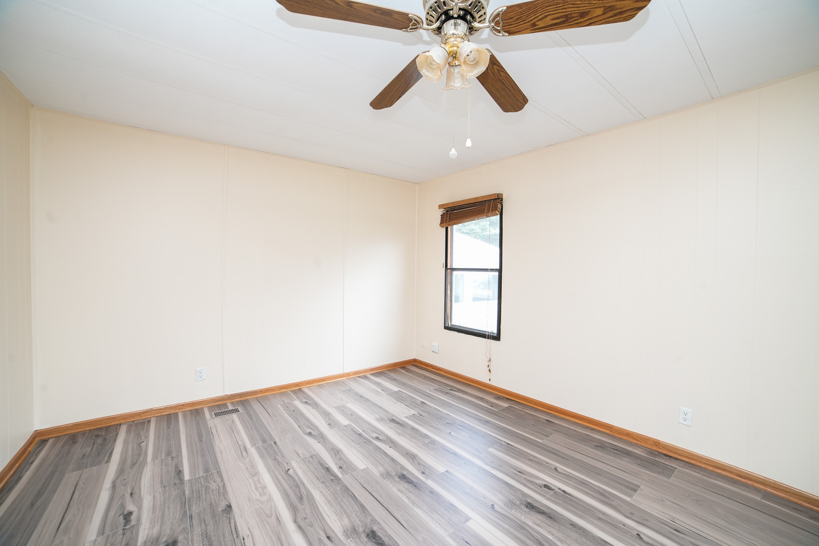 66 Maple Lane Manteno, IL 60950 - Photo 20 of 28 a view of a room with wooden floor closet and a ceiling fan