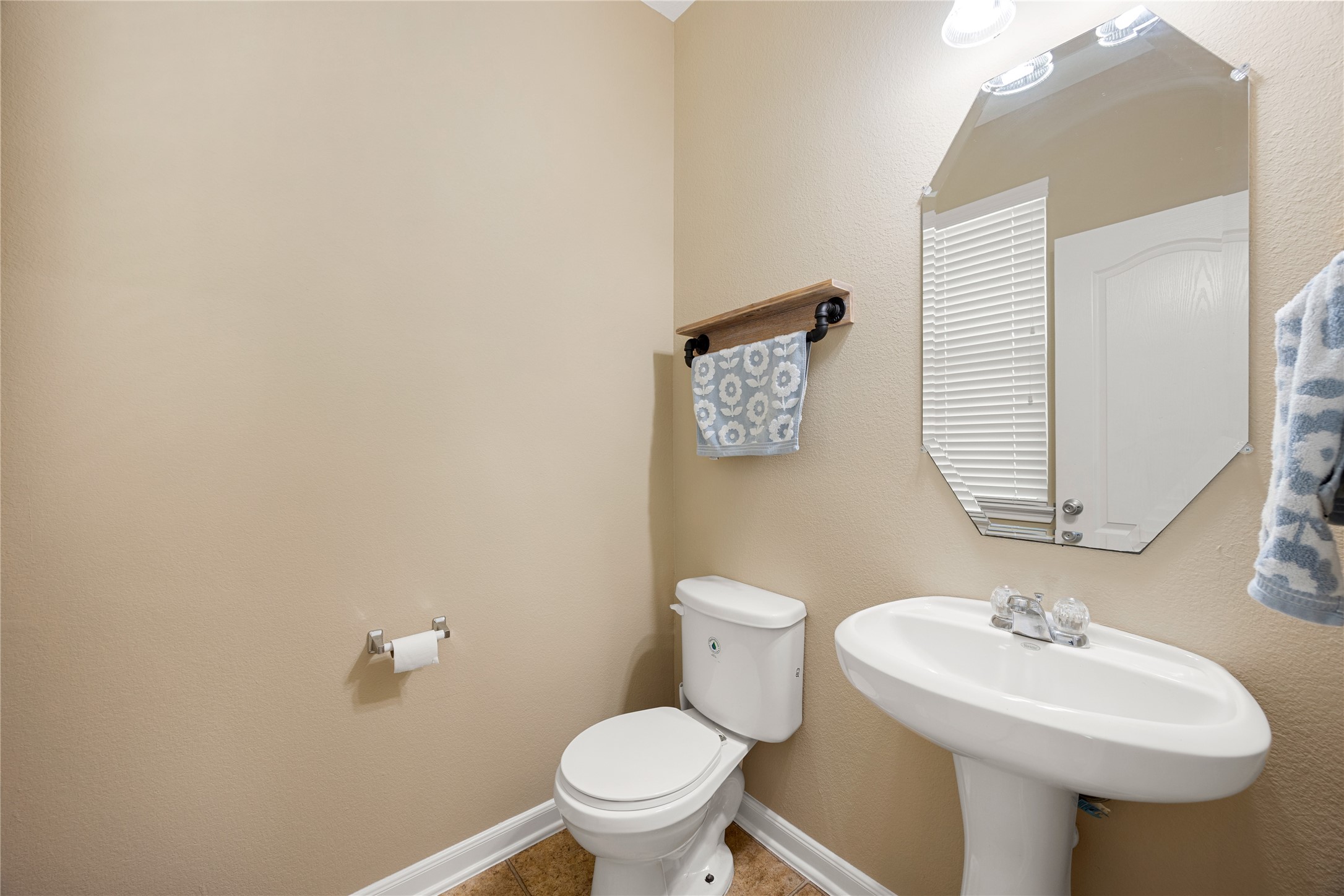 22414 Bellwick Ridge Lane Katy, TX 77449 - Photo 11 of 23 Half bath on the first floor