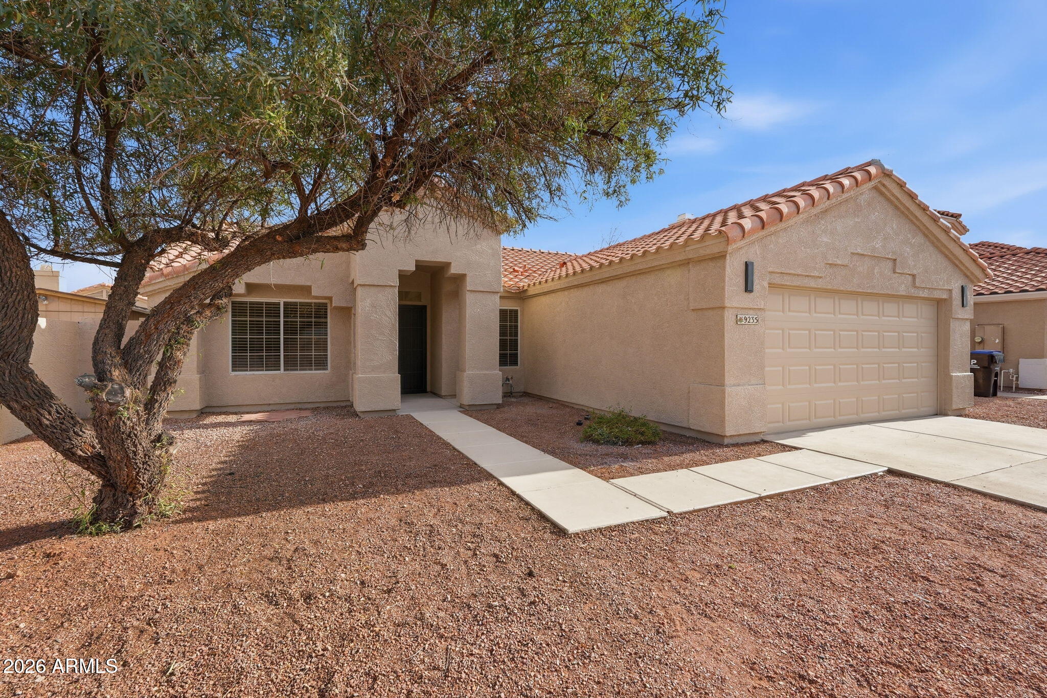 9235 West John Cabot Road Peoria, AZ 85382 - Photo 5 of 33 Front Yard