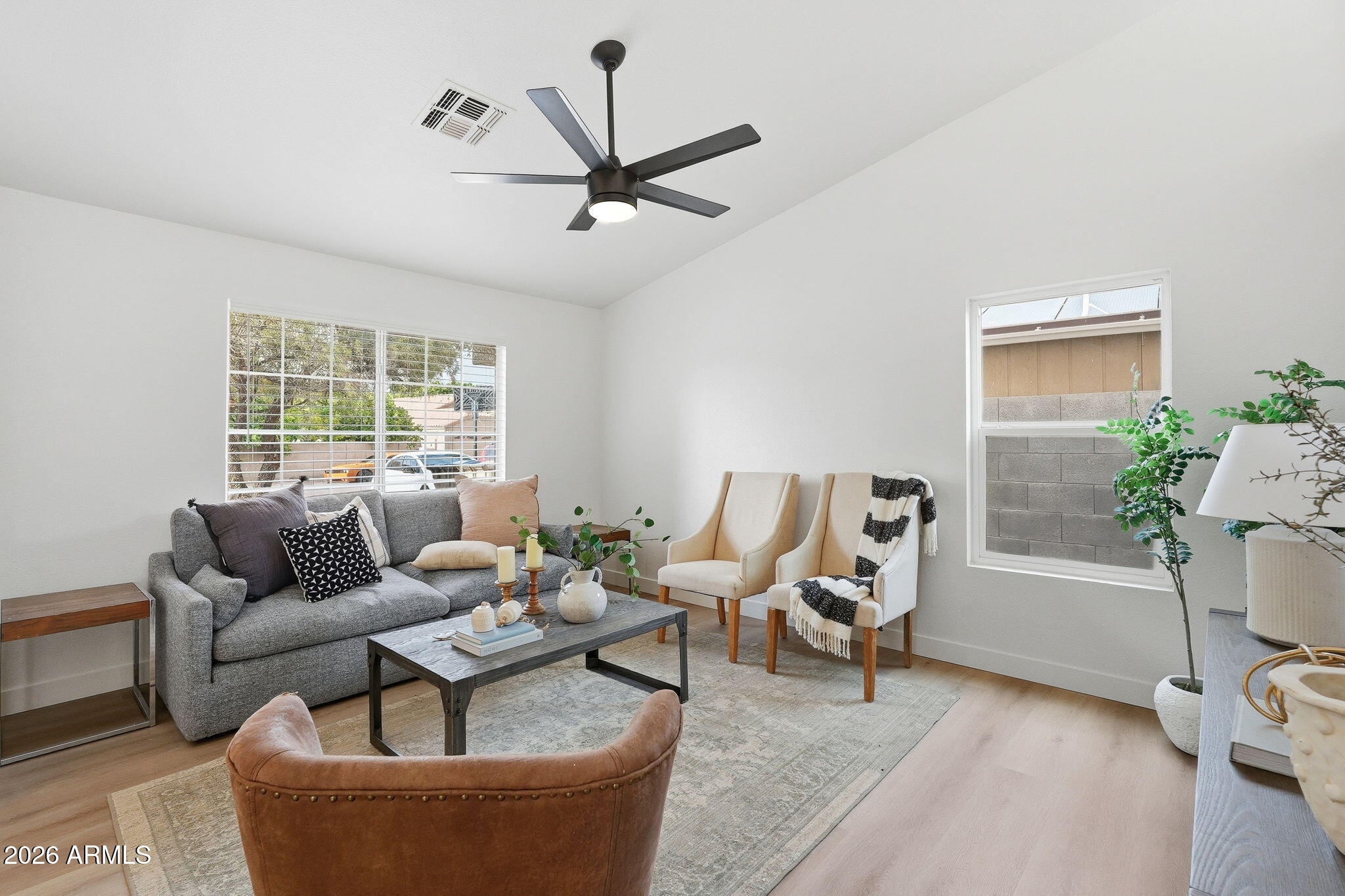 9235 West John Cabot Road Peoria, AZ 85382 - Photo 8 of 33 Living Room