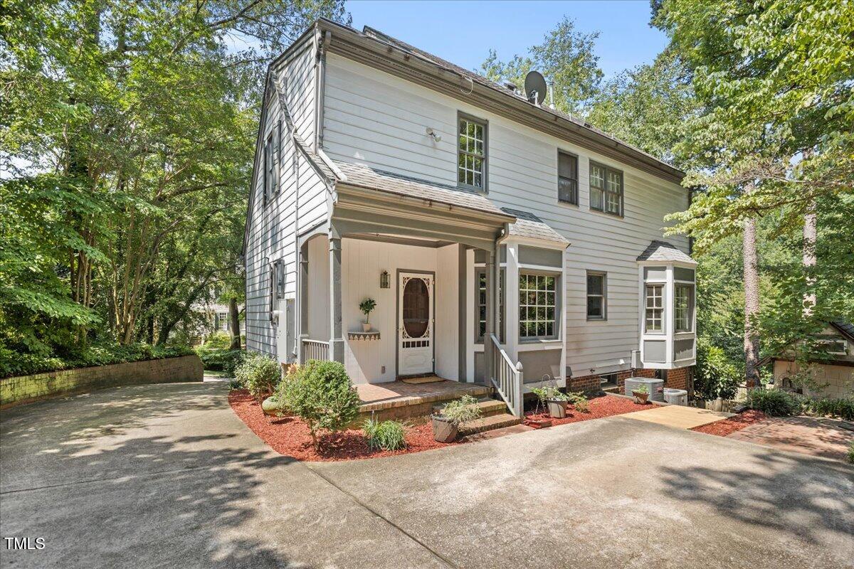 2124 Fallon Oaks Court Raleigh, NC 27608 - Photo 3 of 36 27-IMG_5137