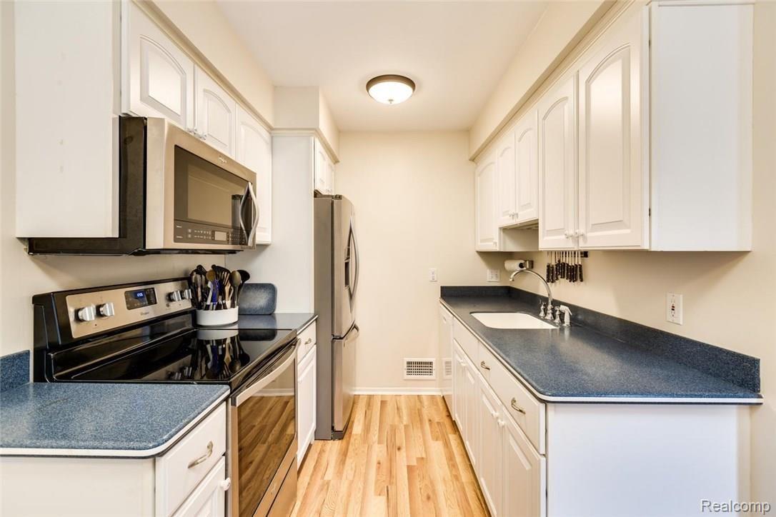 3501 Crooks Road, Unit 42 Royal Oak, MI 48073 - Photo 5 of 14 3501 Crooks Rd Royal Oak MI-large-003-6-3501 Crooks Road3FULL-1500x1000-72dpi.jpg