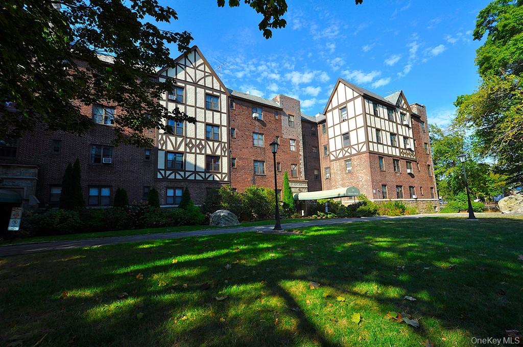 120 Stonelea Place, Unit 3M New Rochelle, NY 10801 - Photo 9 of 35 View of building exterior