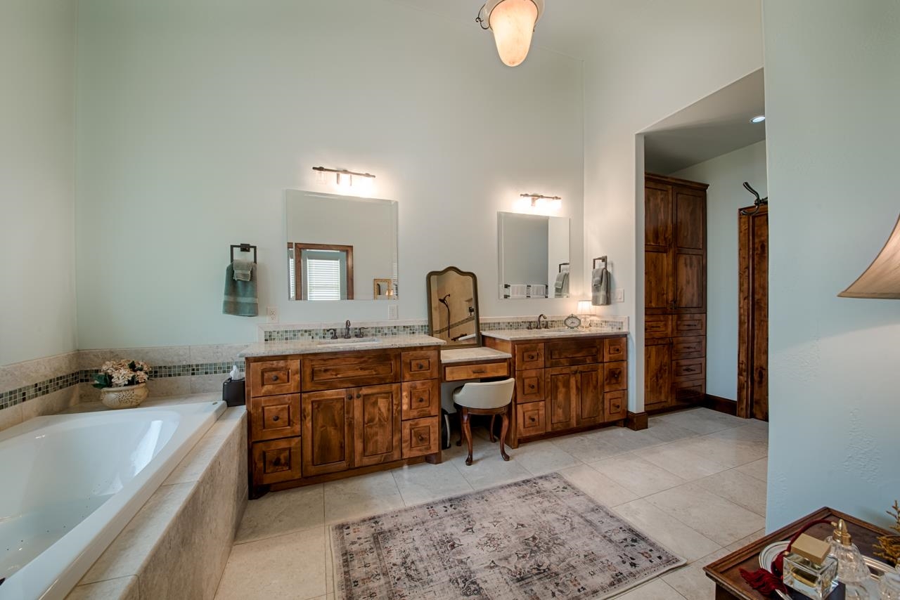 1600 Legends Parkway Kingsland, TX 78639 - Photo 14 of 30 a large bathroom with a tub sink and mirror