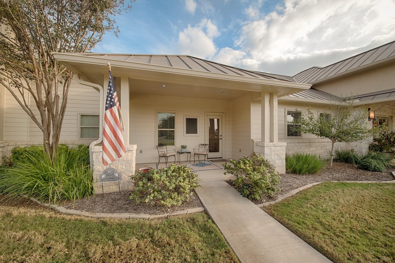 1600 Legends Parkway Kingsland, TX 78639 - Photo 23 of 30 a front view of a house with garden