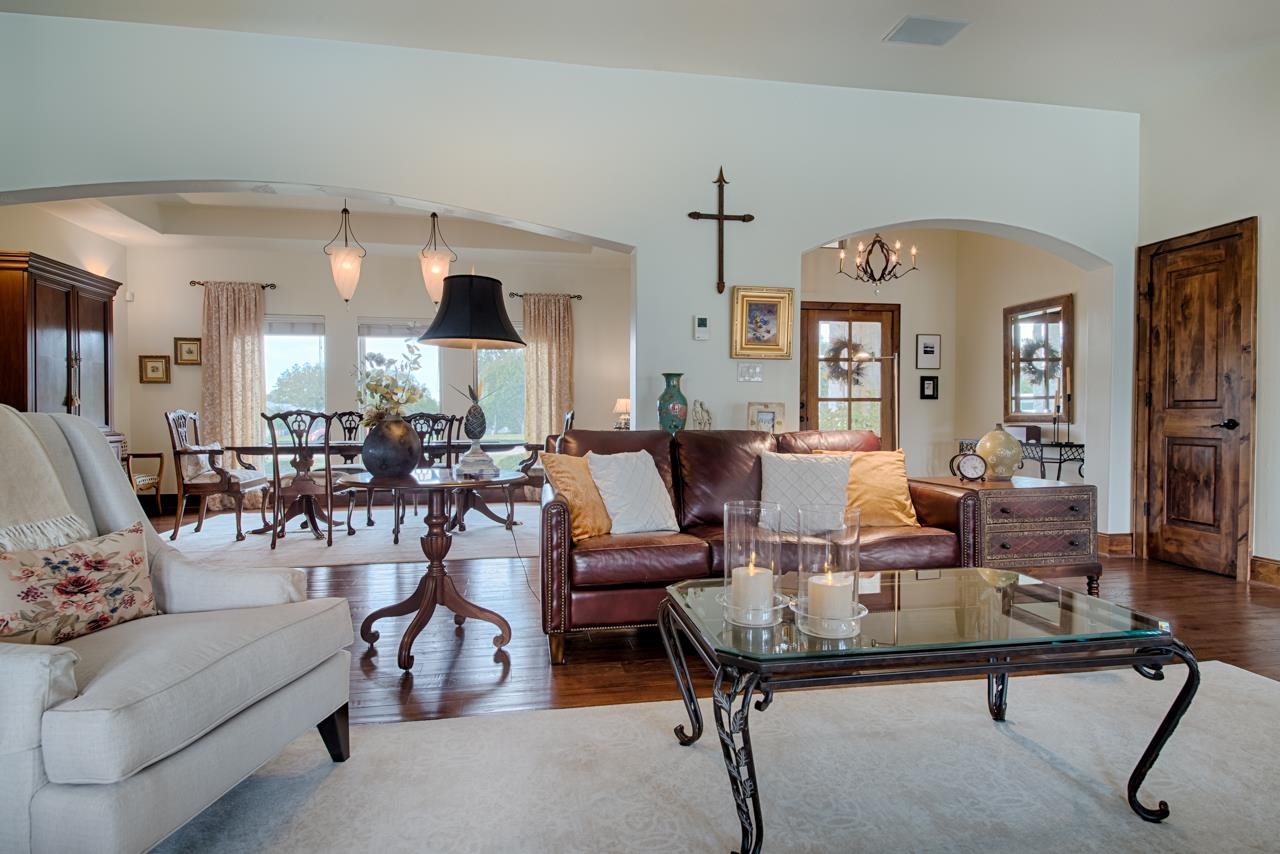 1600 Legends Parkway Kingsland, TX 78639 - Photo 8 of 30 a living room with furniture