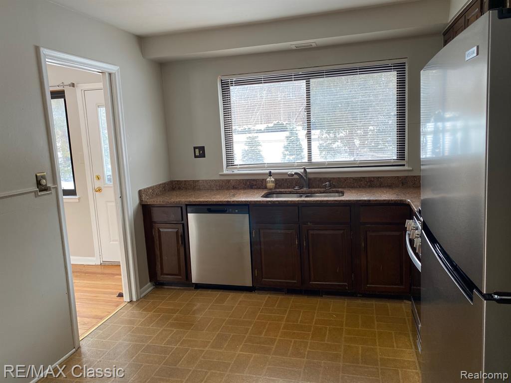 112 East Hickory Grove Road Bloomfield Hills, MI 48304 - Photo 10 of 19