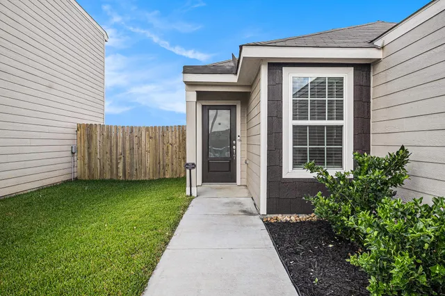 $229,999 | 11420 Amber Plns Drive, Houston, TX 77048