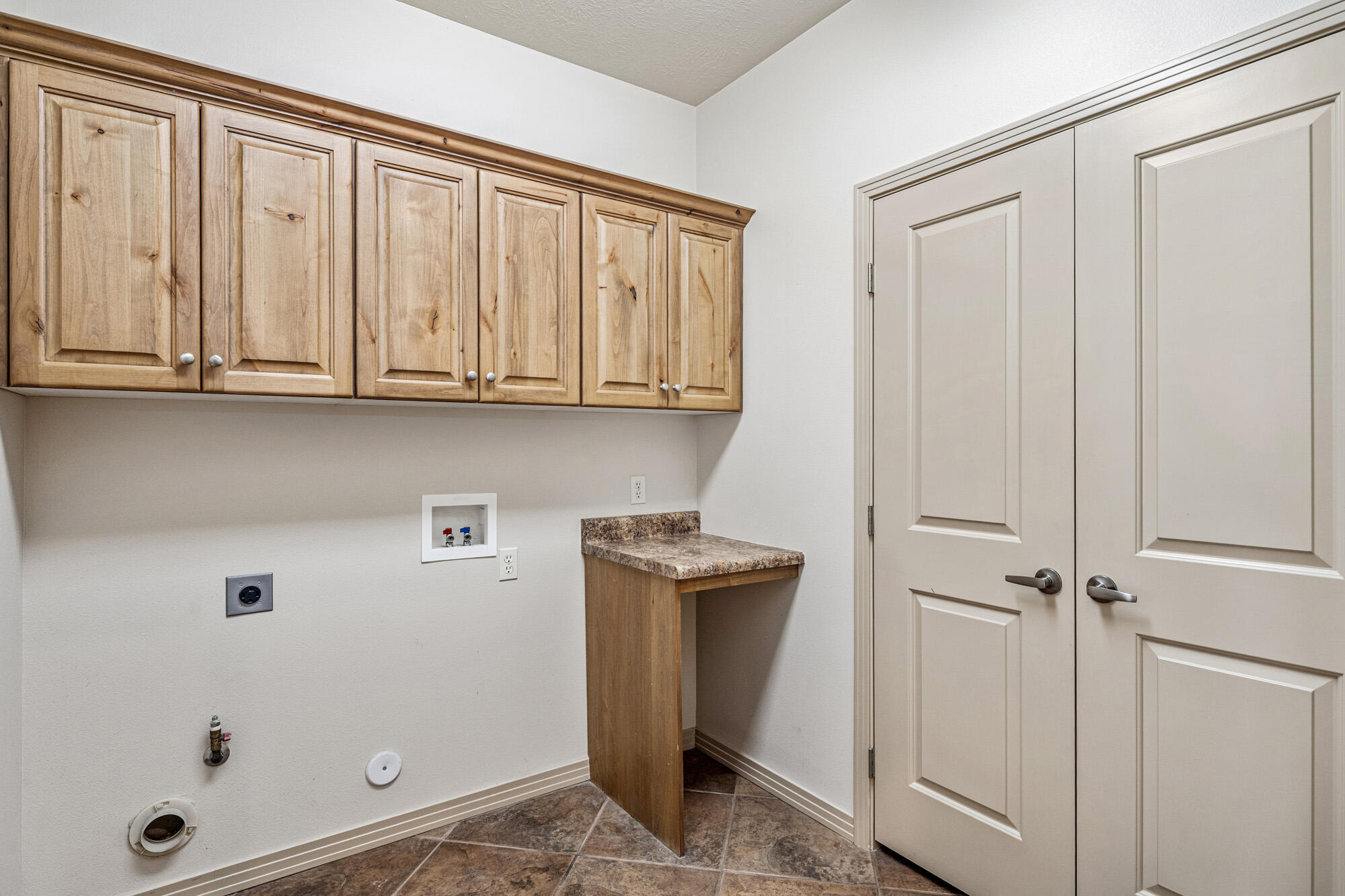2166 West 1010 North St. George, UT 84770 - Photo 26 of 31 Laundry