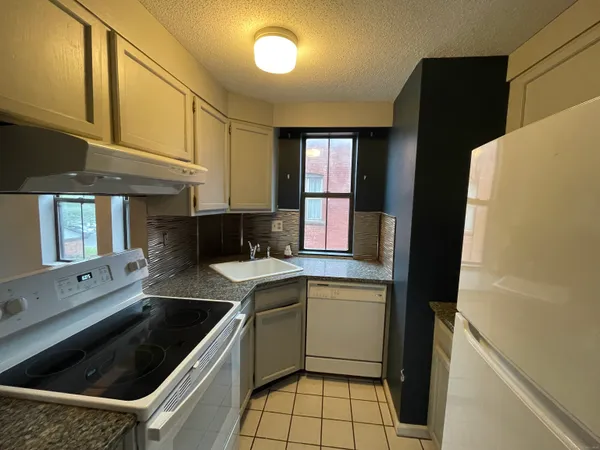 $1,450 | 34 Essex Street, Unit 2F, Hartford, CT 06114